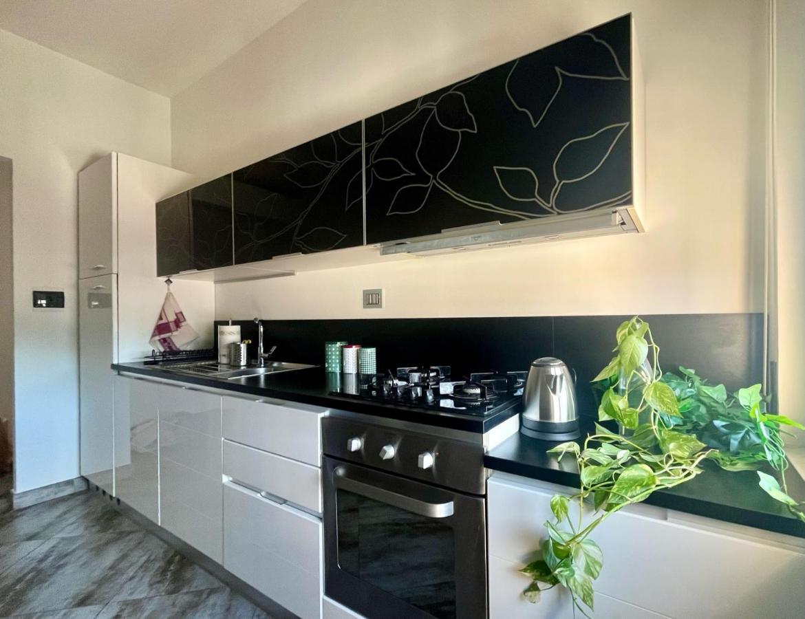 Il Nido Di Giraben Apartment Savona Bagian luar foto