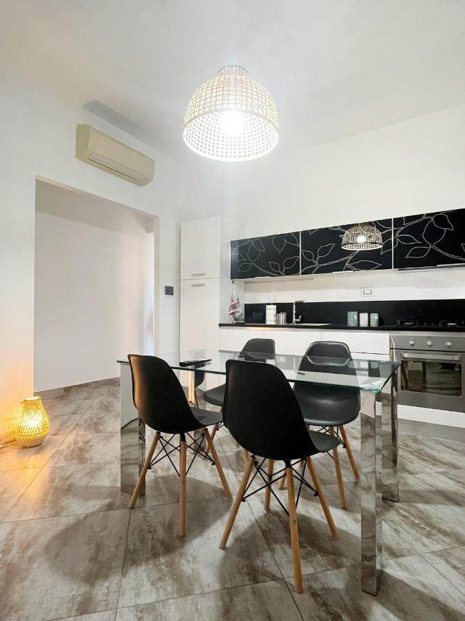 Il Nido Di Giraben Apartment Savona Bagian luar foto
